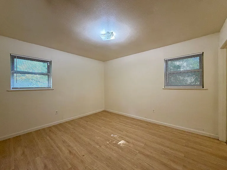 5043 Inwood Dr — Photo 10