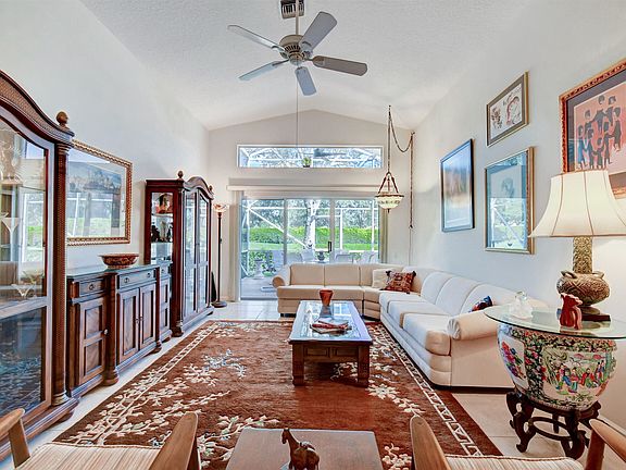 5th image of 6853 Castlemaine Ave