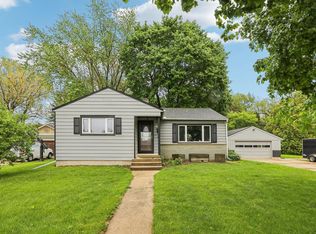 230 Nixon Ave, Hartland, WI 53029