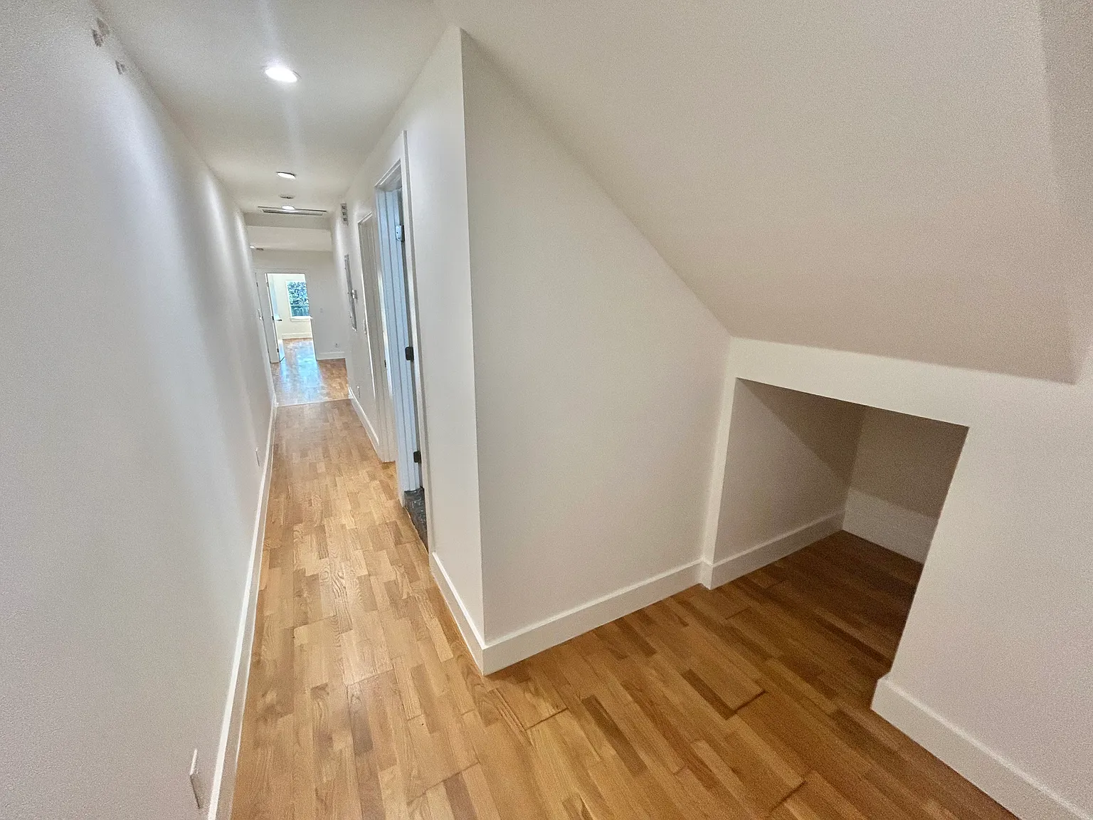 1379 Revere Ave — Photo 3