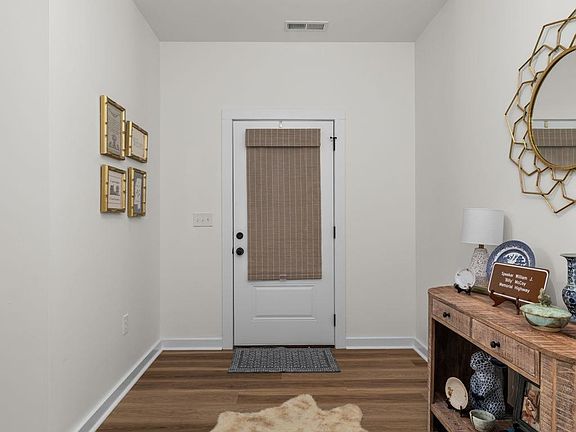4th image of 113 Jefferson Ave