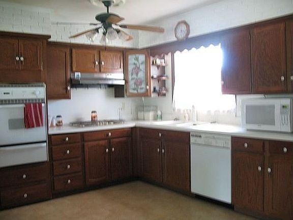 4th image of 23 Loretta Ave