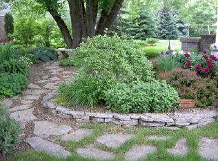 6989 Beach Rd, Troy, MI 48098