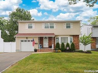 209 Foxhurst Rd, Oceanside, NY 11572