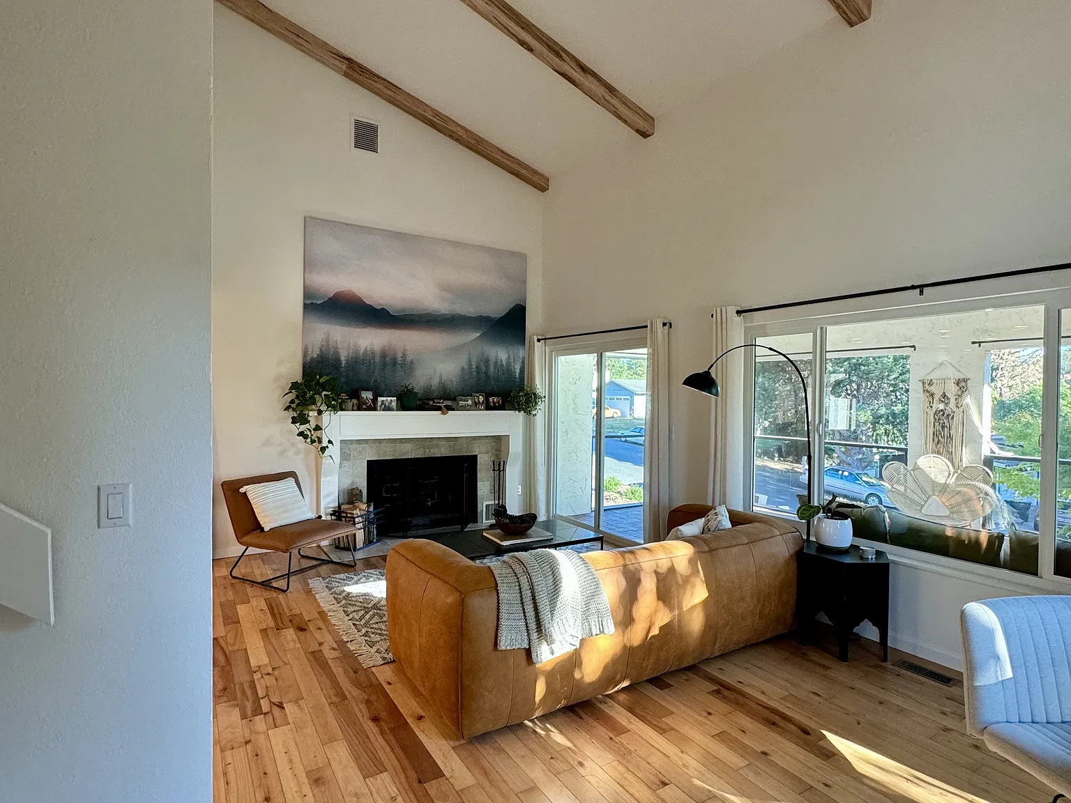 4 bed, 2.5 bath, 2280 sqft, $3,600 — Photo 3