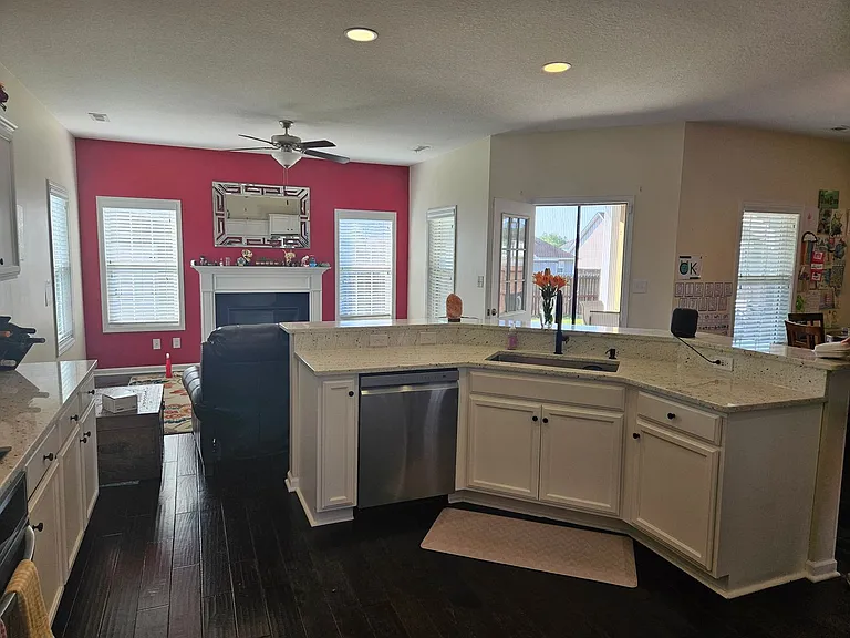 403 Derrick Dr — Photo 9