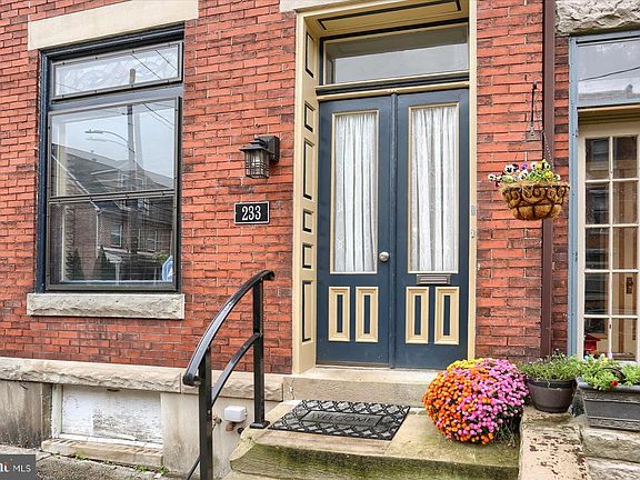 4th image of 233 Hamilton St