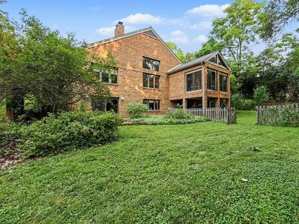 3575 Stanton Ct, Ann Arbor, MI 48105