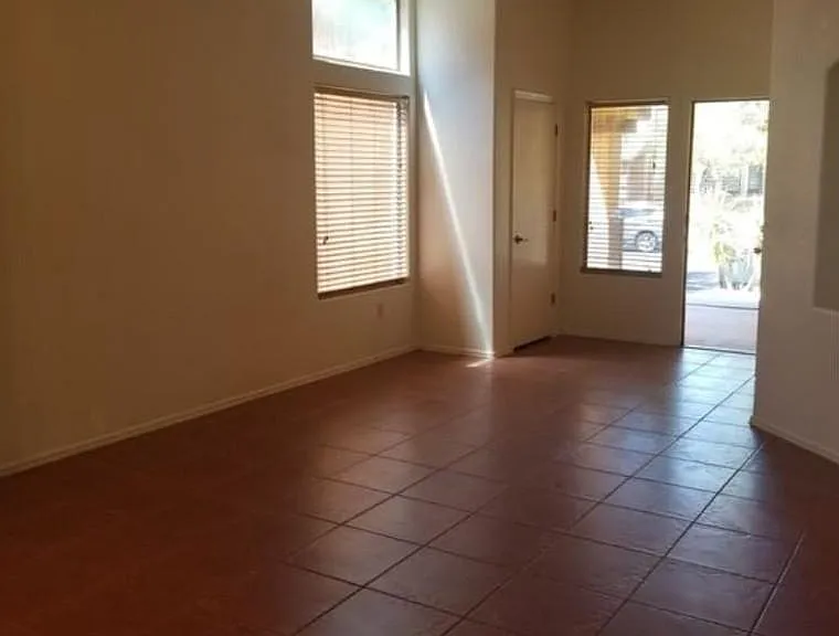 2070 E Calle Gran Desierto — Photo 4