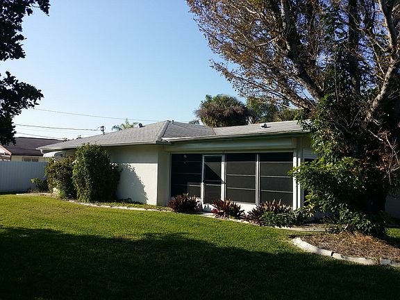 3rd image of 912 SE 21st Ter