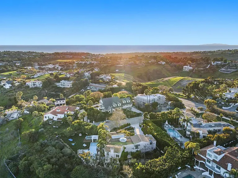 Immerse yourself in the welcoming neighborhood ambiance.