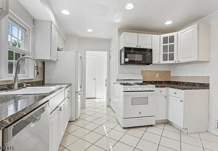 32 Locust Ave — Photo 8