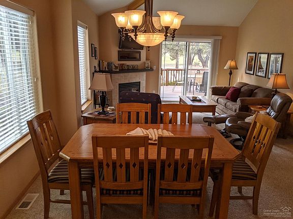 5th image of 951 Golden Pheasant Dr