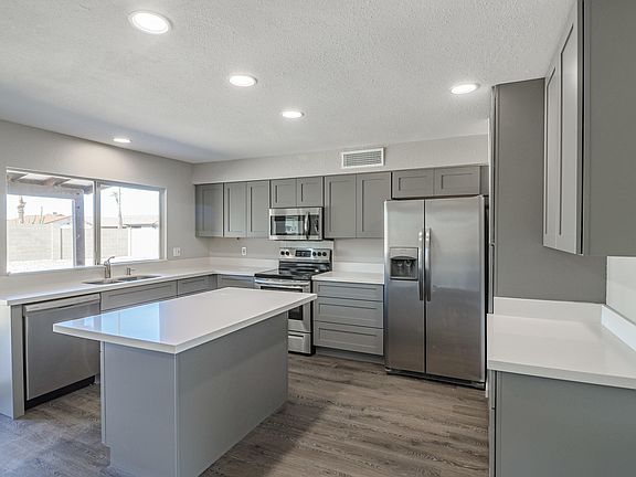 4th image of 3724 E Columbine Dr