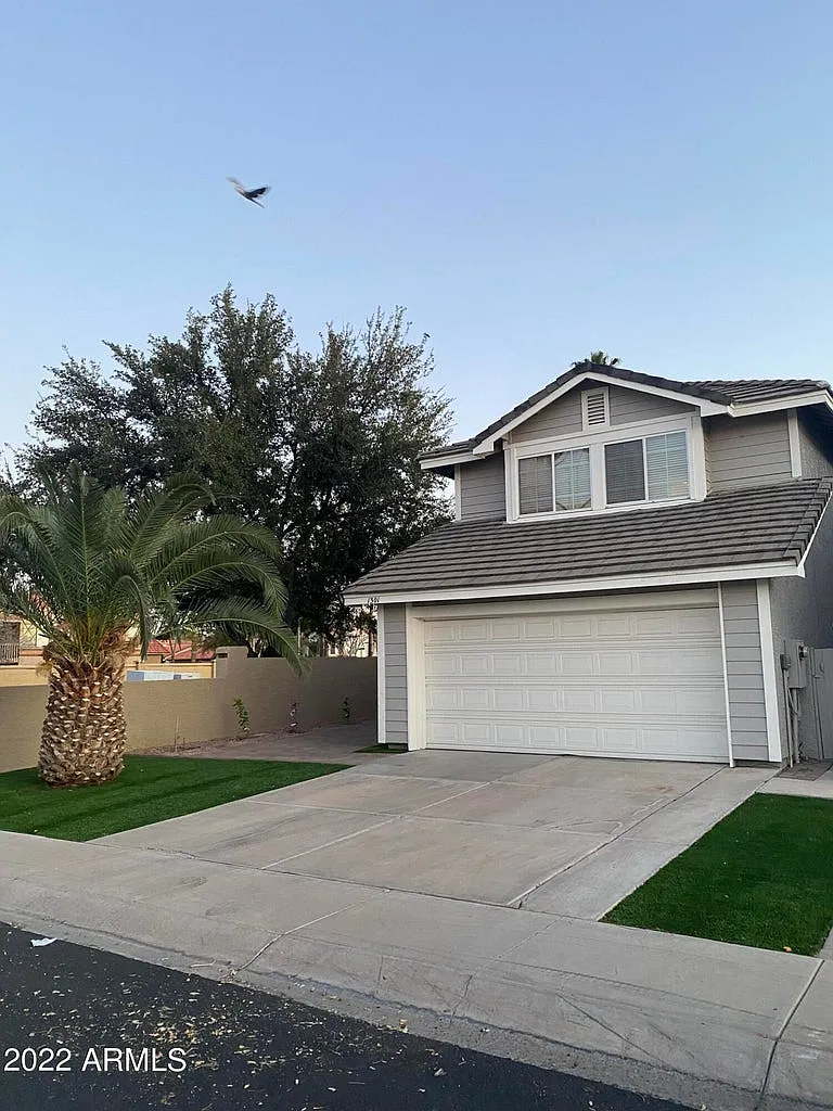 3 bed, 2.5 bath, 2023 sqft, $3,250 — Photo 1