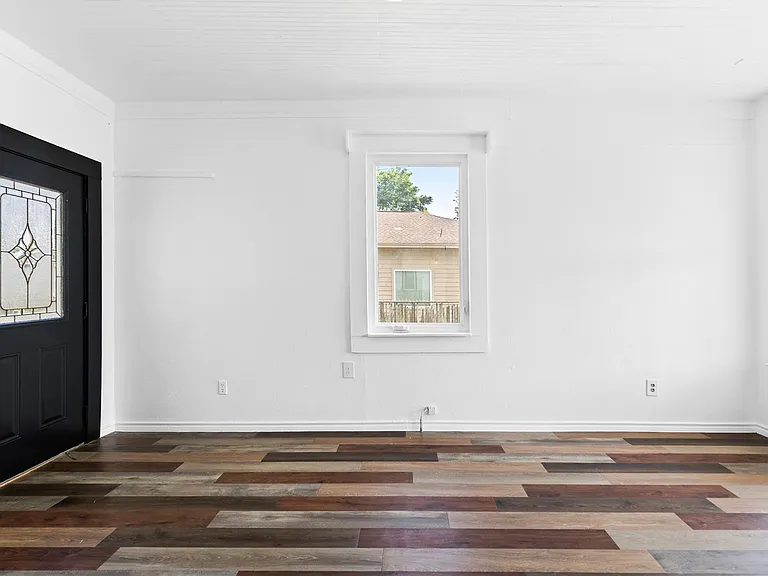 327 S Robb St — Photo 7