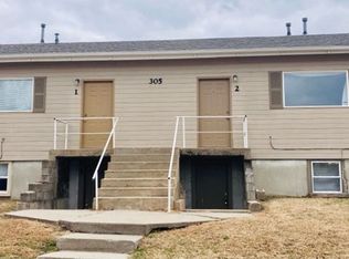 305 E Grandview Dr APT 4, Junction City, KS 66441