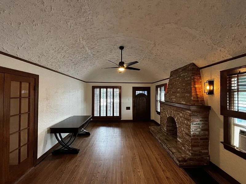 1 bed, 1.0 bath, 1839 sqft, $2,400 — Photo 4