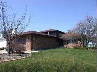 1700 Valley Forge Pl, Downers Grove, IL 60516