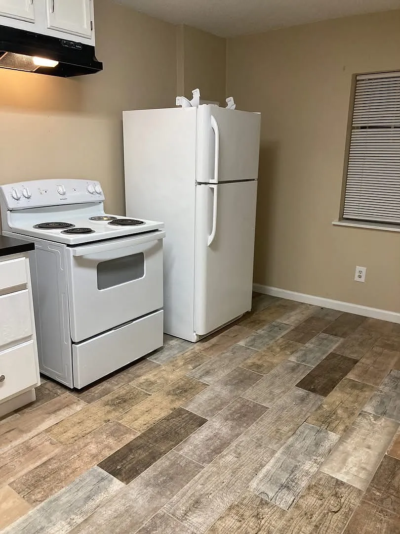 2 bed, 725 sqft, $1,300 — Photo 1