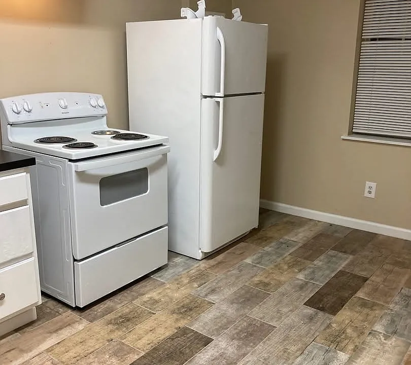 842 Calderwood Hwy #1