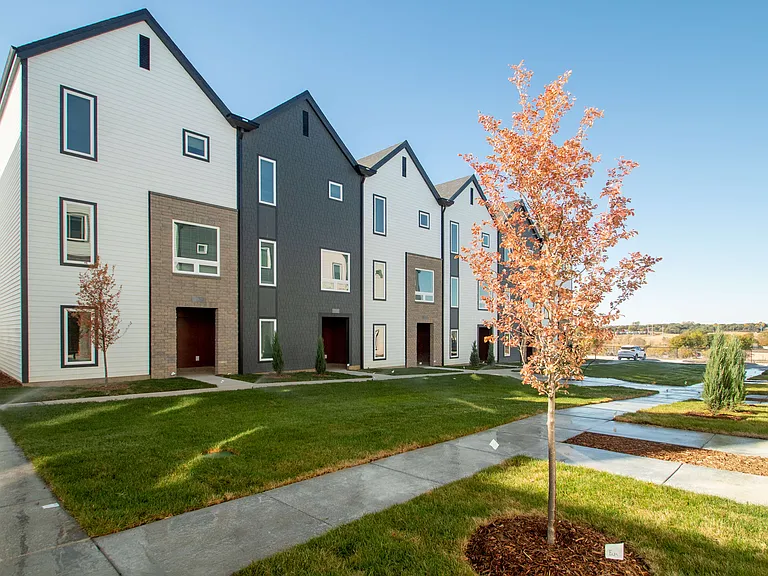 Deer Creek Townhomes — Photo 9