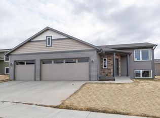 5914 51st St NW, Rochester, MN 55901