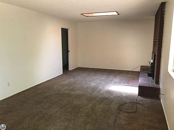 5th image of 468 Sonora Ave