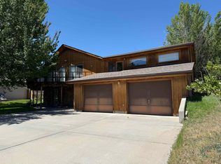 206 Sunset Ave, Thermopolis, WY 82443