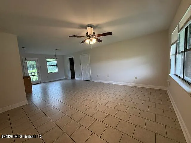 3 bed, 2.0 bath, 1200 sqft, $1,600 — Photo 2