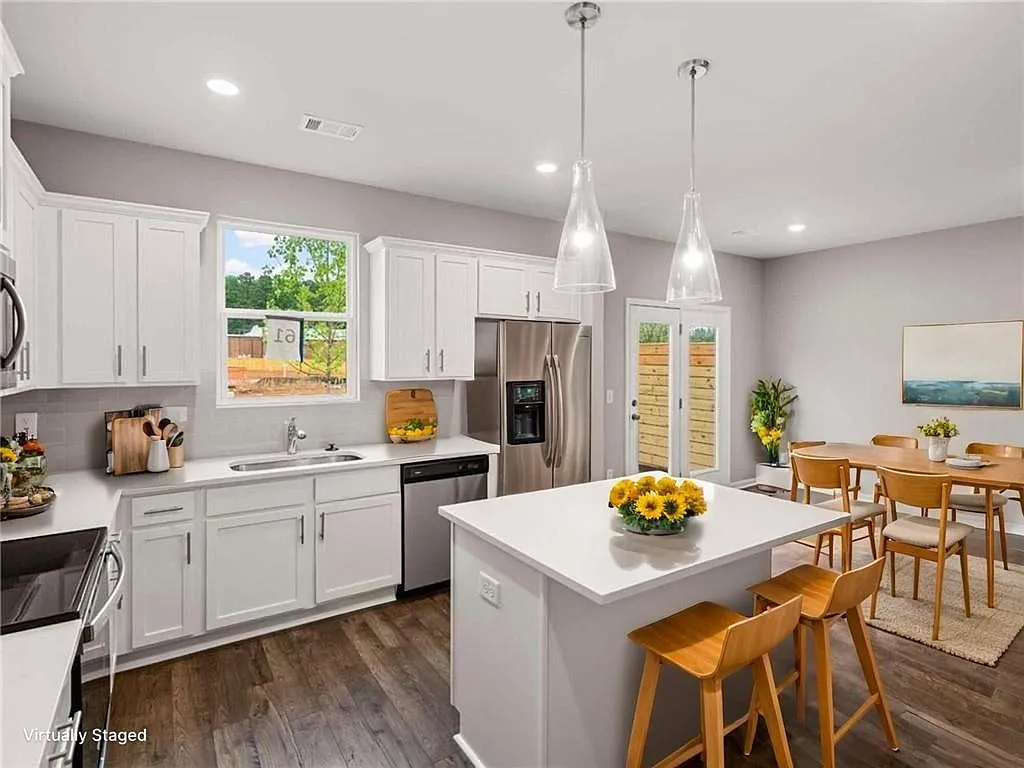 3 bed, 2.5 bath, 1703 sqft, $2,500 — Photo 3