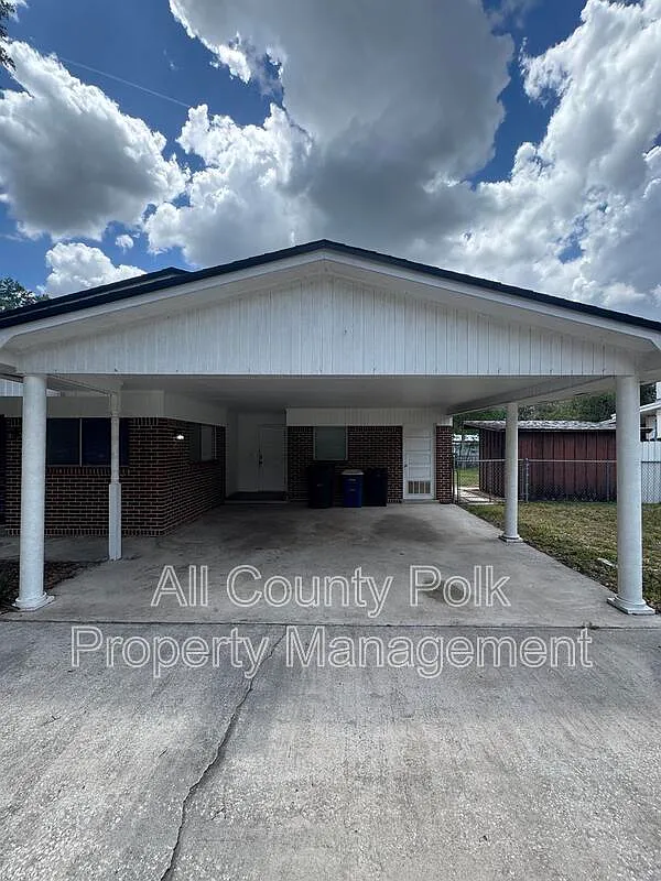 4 bed, 2.0 bath, 1515 sqft, $2,395 — Photo 3