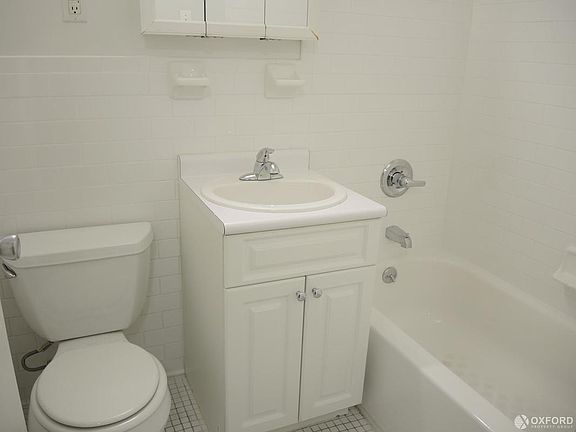 4th image of 211 Thompson St APT 3L