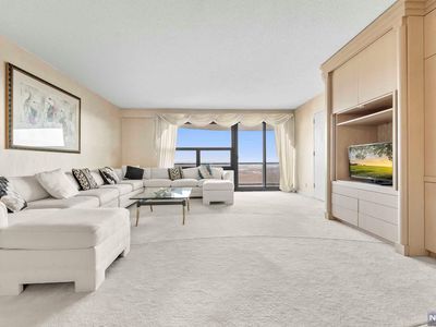 2 Claridge Dr APT 9EE, Verona, NJ, 07044