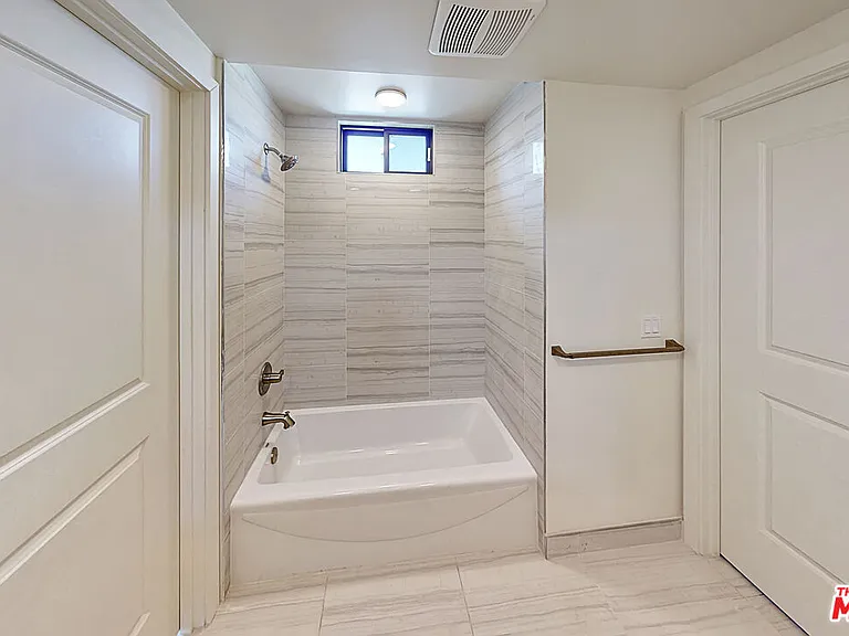1070 S Bedford St #205 — Photo 25