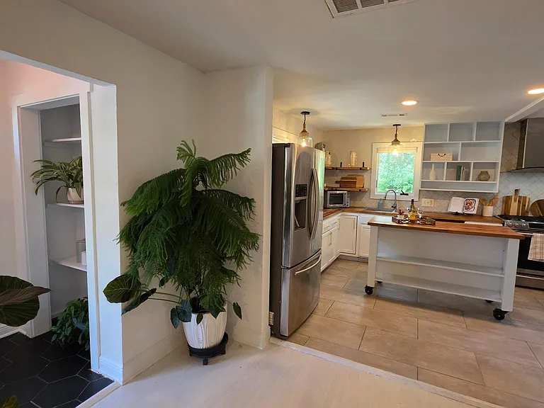 2802 De Soto Dr — Photo 4