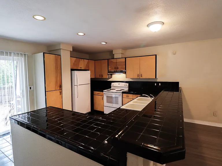 2759 Leisure Dr — Photo 16