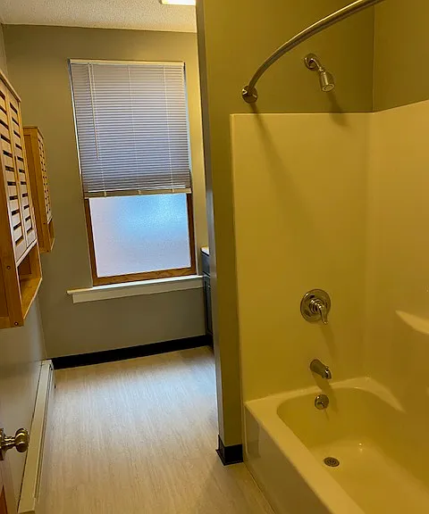 354 Laurel St #2B — Photo 7