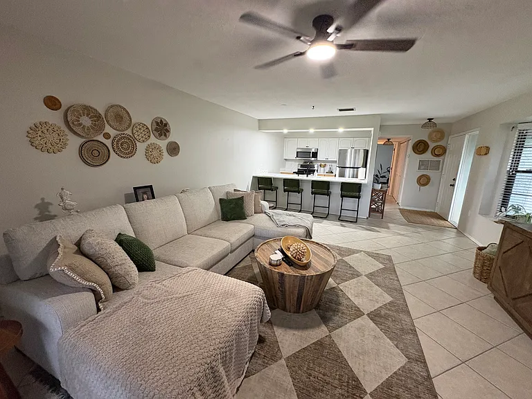 600 Carriage House Ln #101 — Photo 17