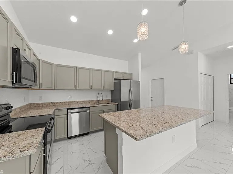 1938 Laverna Ave — Photo 12