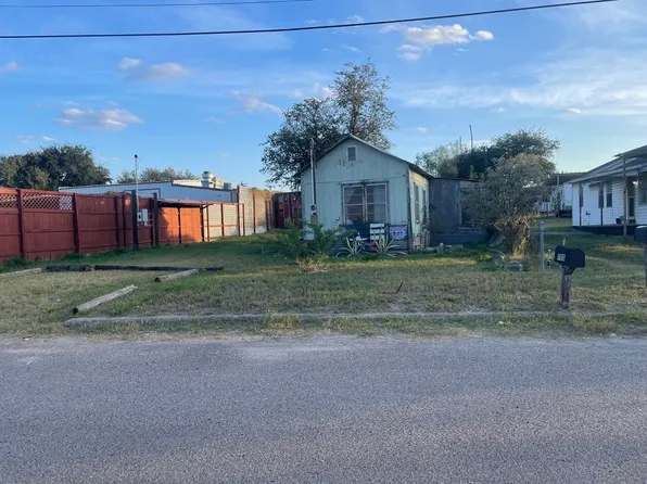 105 Alvarado St, Hebbronville, TX 78361