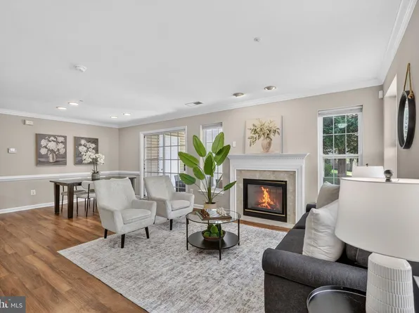 6607 Thackwell Way Unit 2201, Alexandria, VA 22315