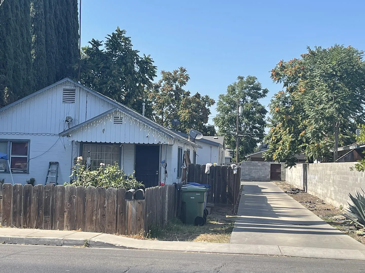 653 South Ave photo 1