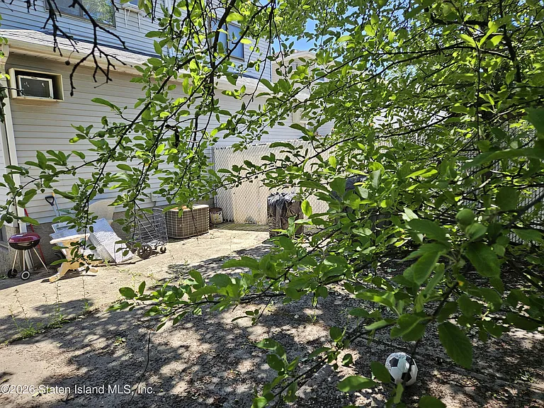 486 Elverton Ave — Photo 4
