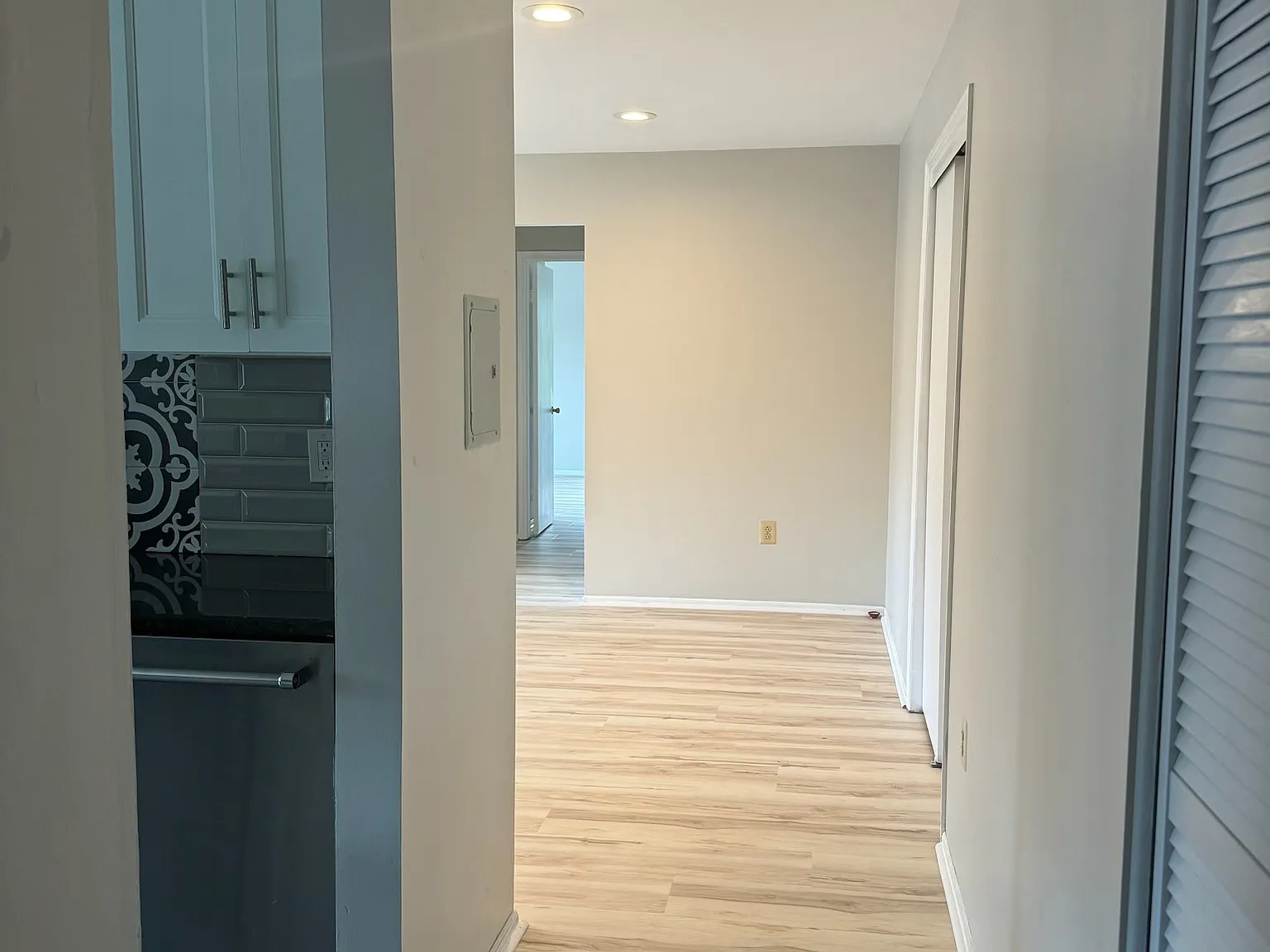 509 Green Hollow Dr — Photo 3