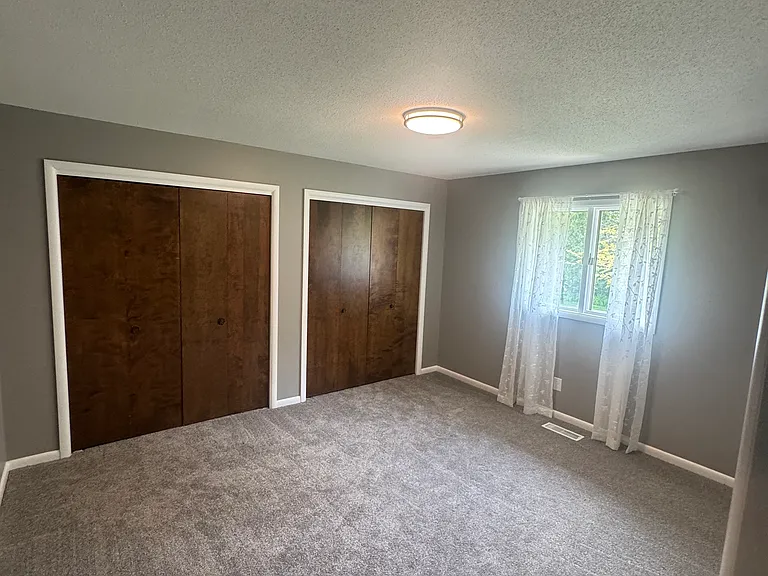 1655 E 400 N — Photo 19