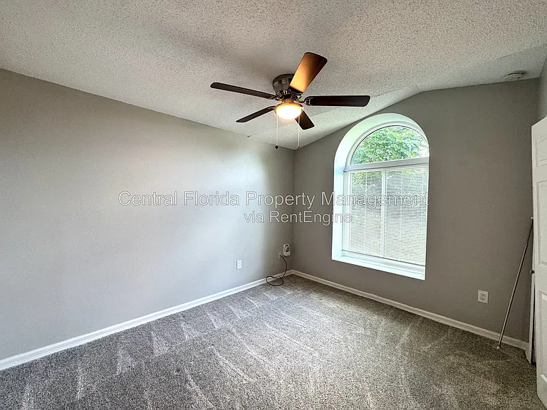 658 Elwood St — Photo 13