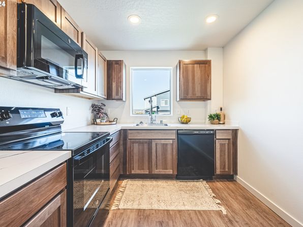 1069 NE Emerald Dr, Hermiston, OR 97838
