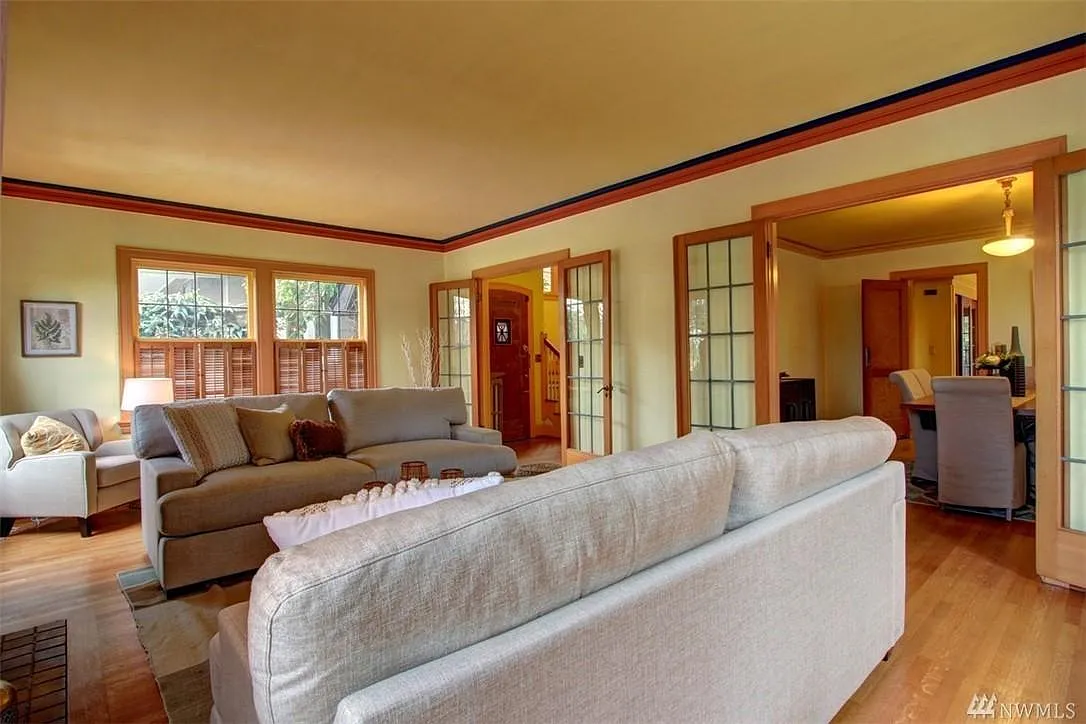 9 bed, 3.5 bath, 3900 sqft, $12,100 — Photo 3