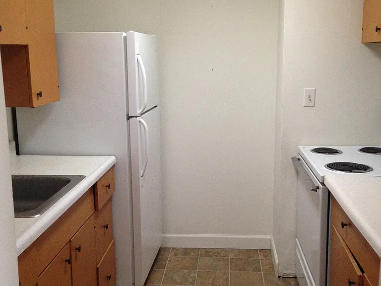 Olympia Park Apartments 1 and 2 Bedroom Units Available THIS SUMMER! — Photo 28